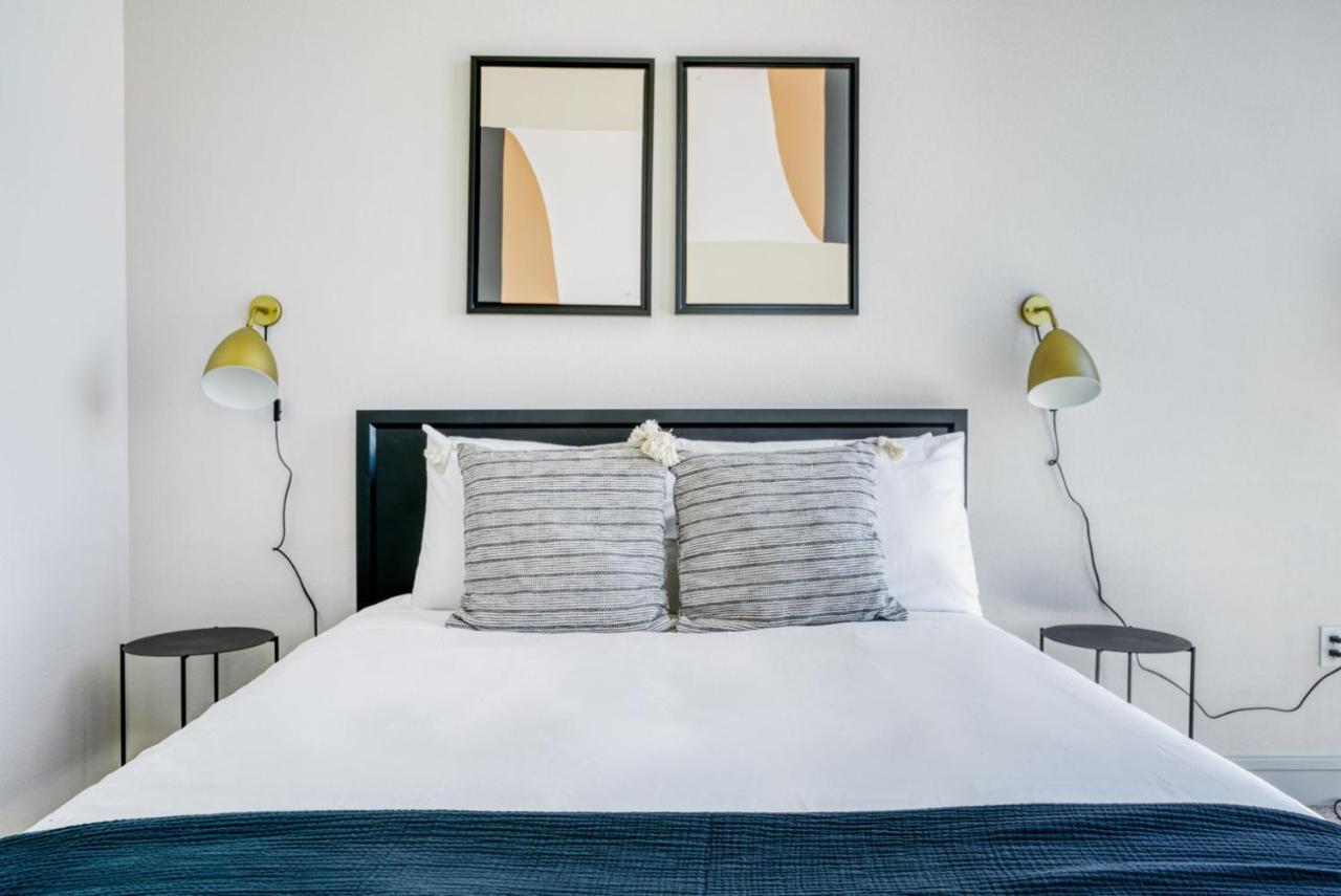 Downtown 2br W Gym Wd Pool Nr 6th St Bars Atx-7 Apartment Austin