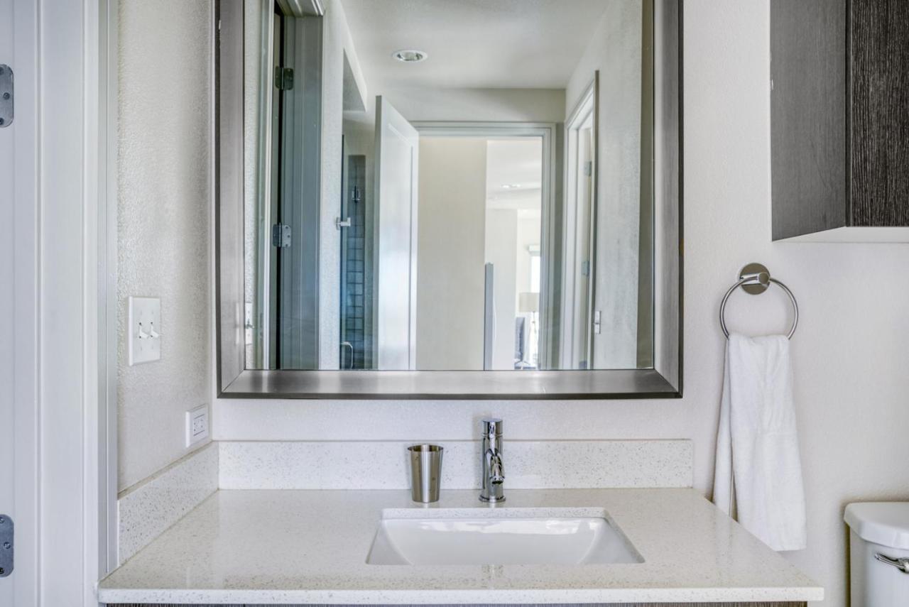 Downtown 2br W Gym Wd Pool Nr 6th St Bars Atx-7 Austin