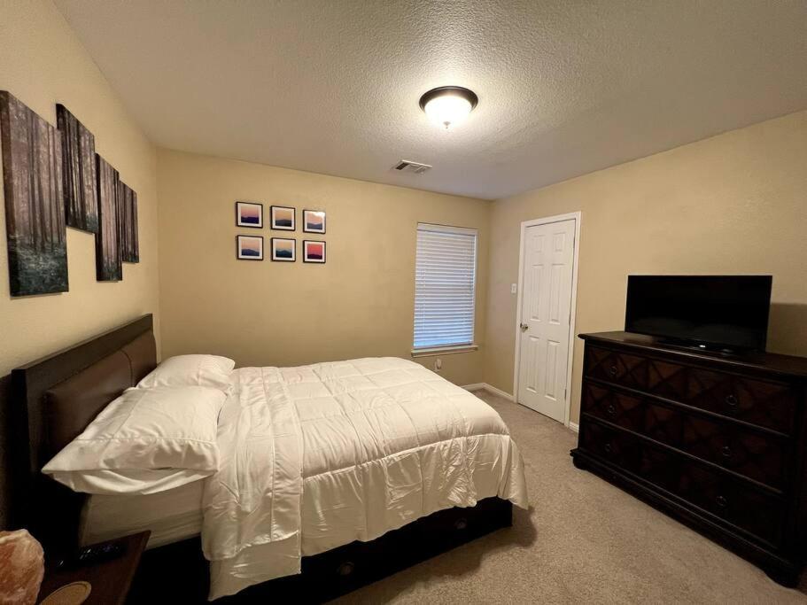 Cozy 3-bed Garden - 10 Mins To Ut Stadium And Downtown Apartment *