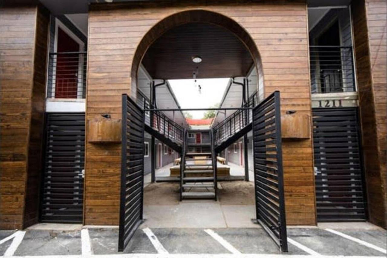 Recently Renovated Clarksville For 4 And Parking