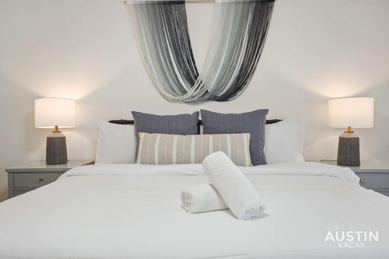 Walk To Everything - Fun Hyde Park Space King Bed Apartment