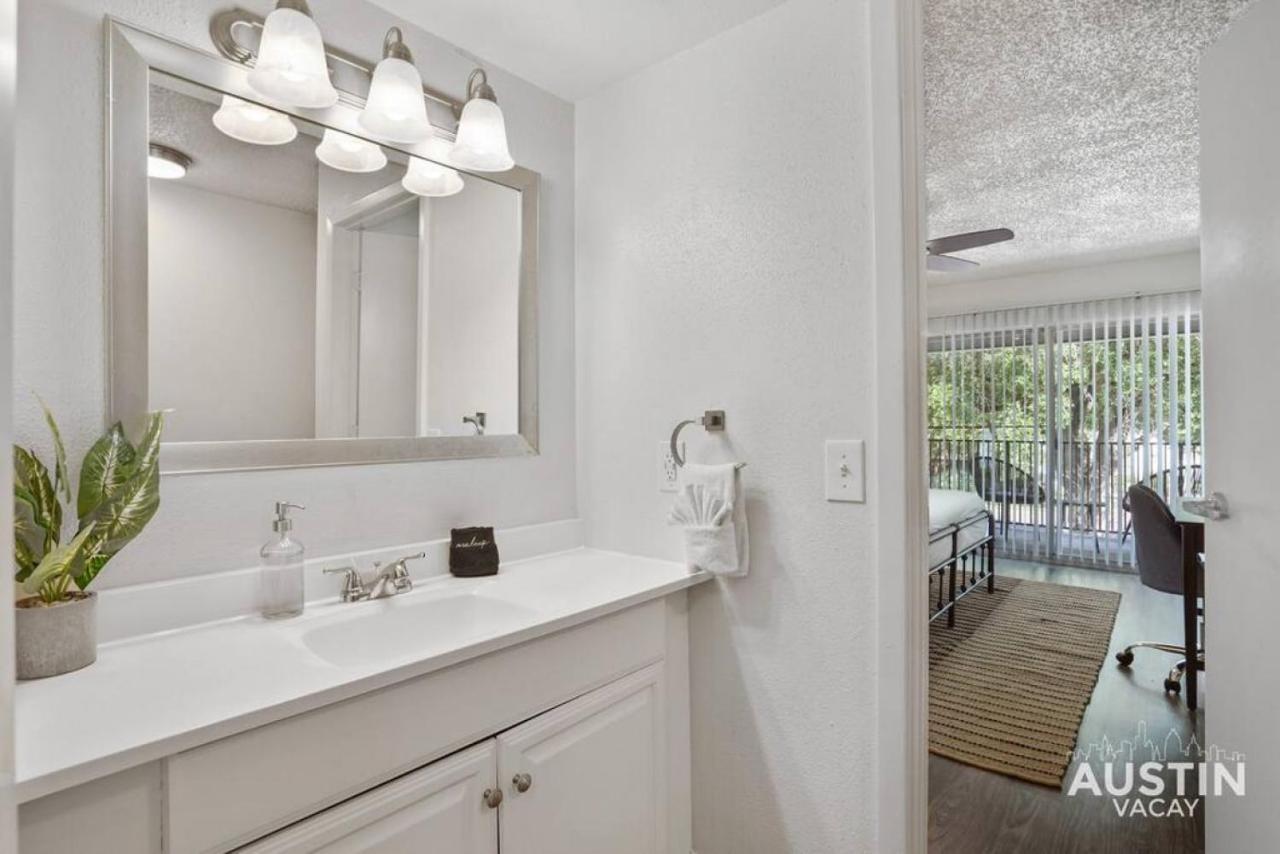 Walk To Everything - Fun Hyde Park Space King Bed Apartment *
