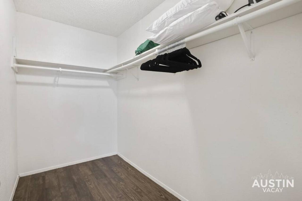 Walk To Everything - Fun Hyde Park Space King Bed Apartment Austin