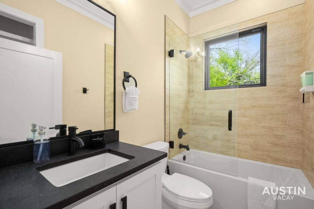 Stunning Two Living And 3-room Primary