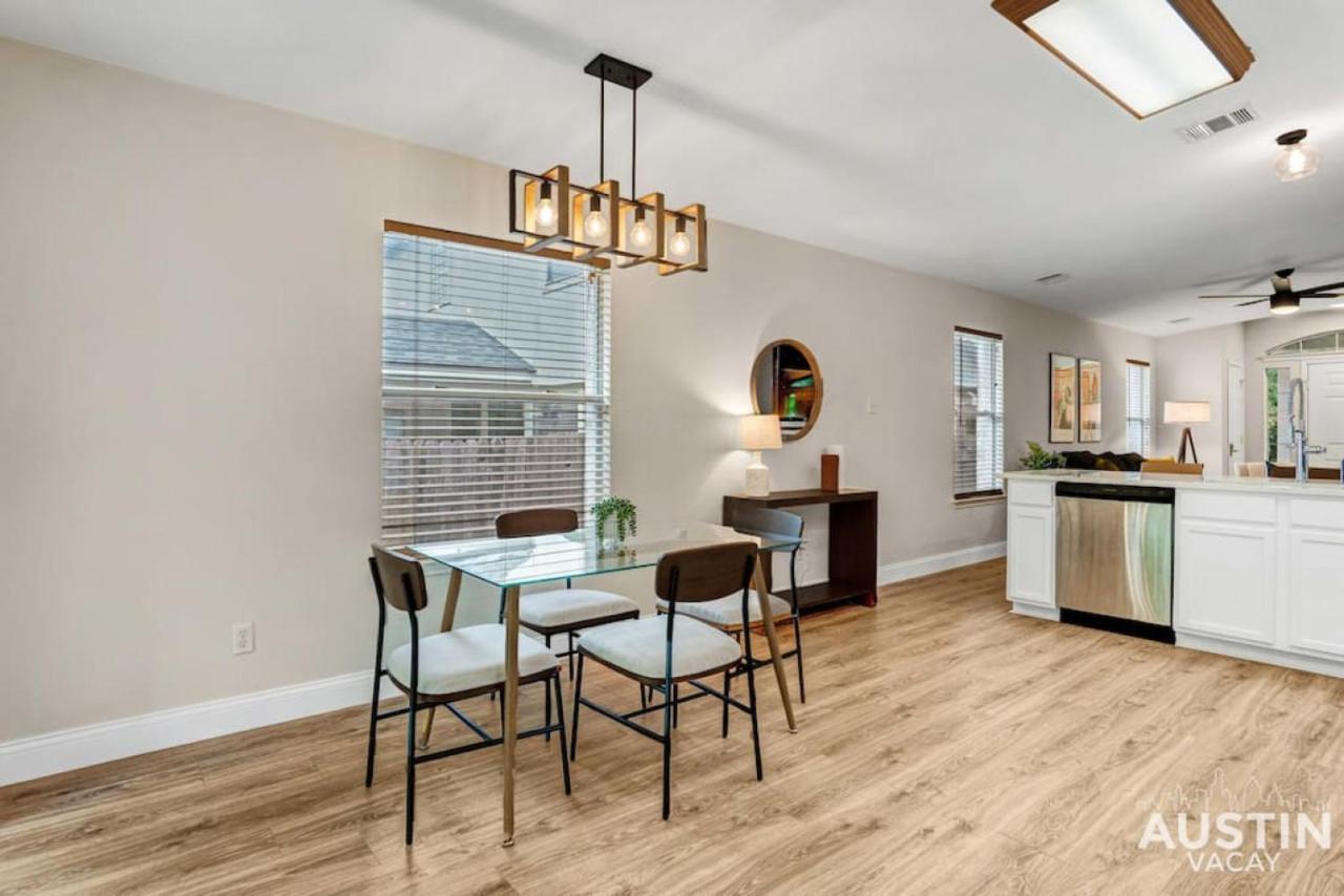 Holiday home Cozy Away From Home, Quiet Office, King Bed Austin