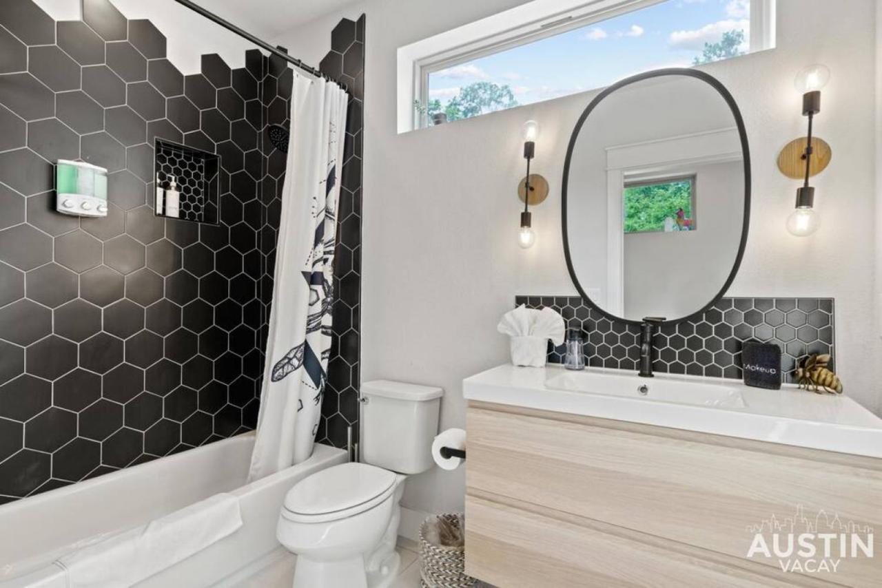 Picture-perfect Trendy Vibes Minutes From Rainey Holiday home