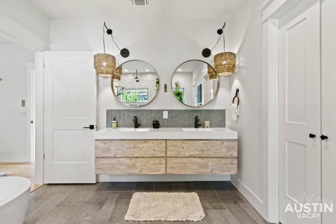 Picture-perfect Trendy Vibes Minutes From Rainey Austin