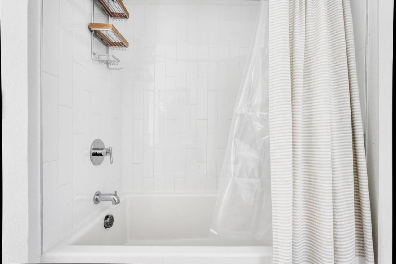 East 1br W Gym Pool Wd Nr Shops Atx-70