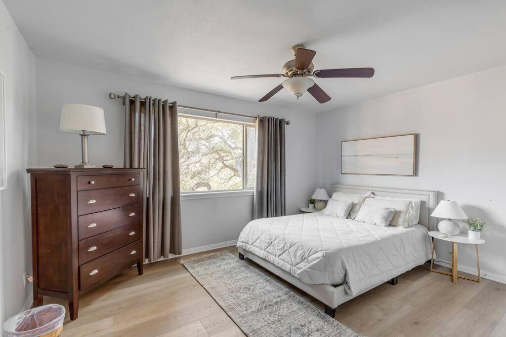 2b1b Hidden Oasis In The Hills- Close To Downtown Holiday home