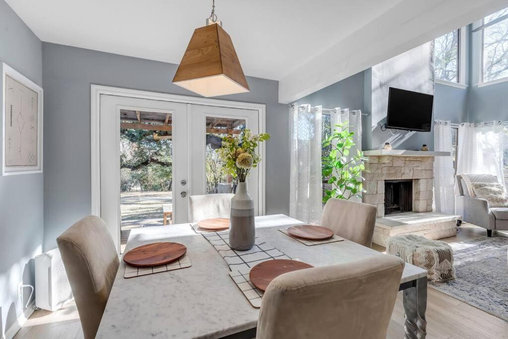 2b1b Hidden Oasis In The Hills- Close To Downtown Holiday home