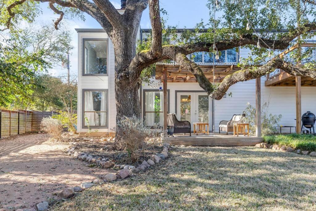 Holiday home 2b1b Hidden Oasis In The Hills- Close To Downtown Austin