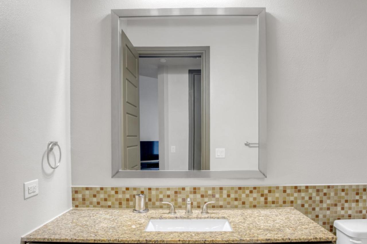Domain 2br W Gym Pool Wd Nr Q2 Stadium Atx-47