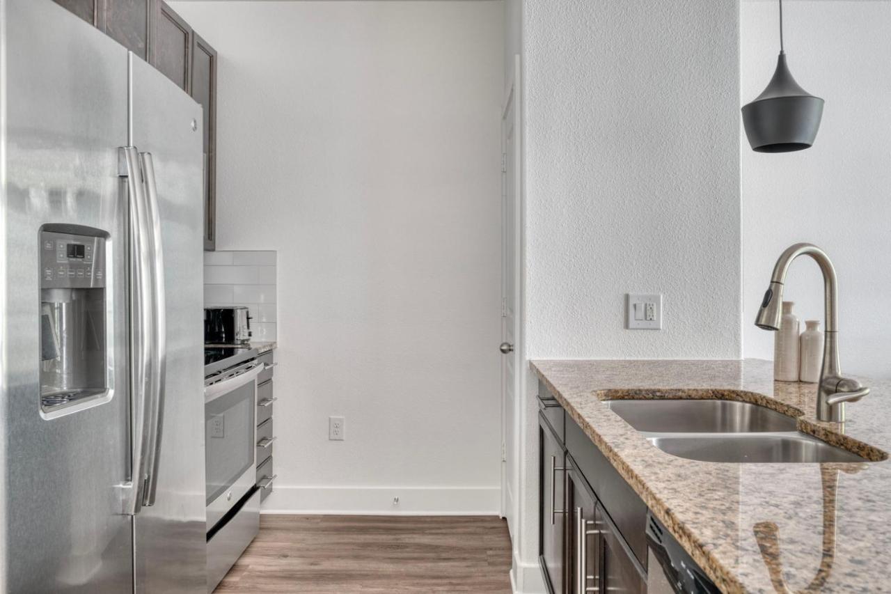Arboretum 1br W Gym Pool Wd Nr Restaurants Atx-177 *