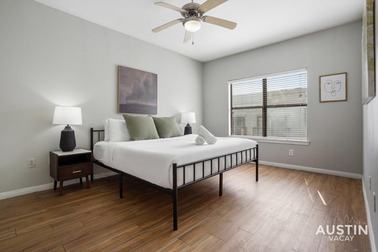 King Beds And Memory Foam Sleeper In Vibrant Atx