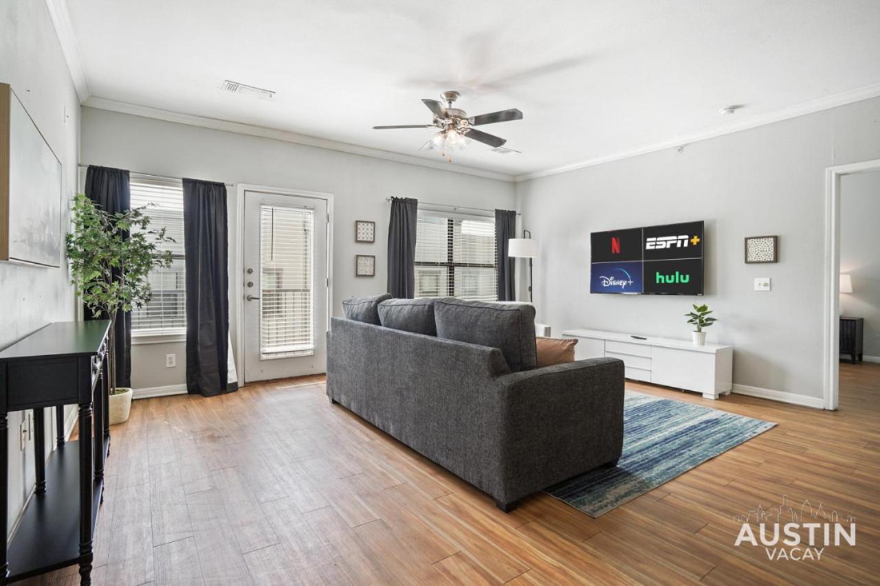 King Beds And Memory Foam Sleeper In Vibrant Atx Apartment Austin