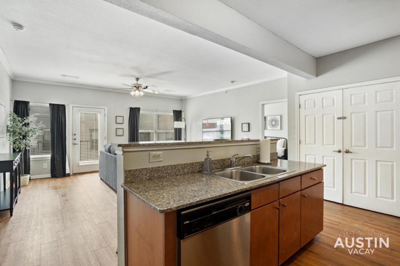 King Beds And Memory Foam Sleeper In Vibrant Atx *