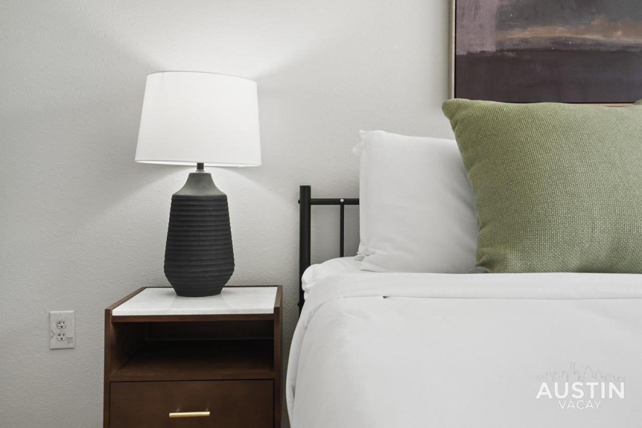 King Beds And Memory Foam Sleeper In Vibrant Atx * Austin
