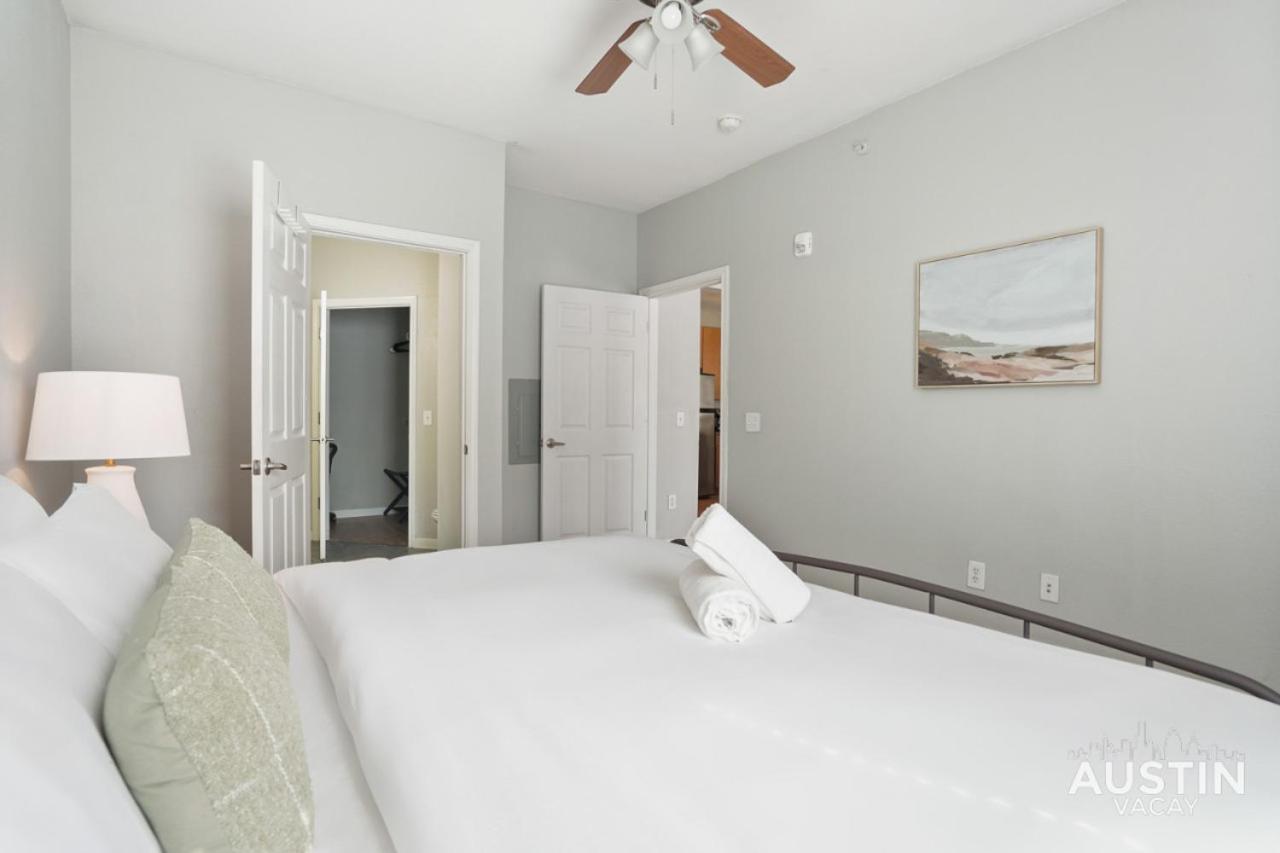 King Beds And Memory Foam Sleeper In Vibrant Atx * Austin