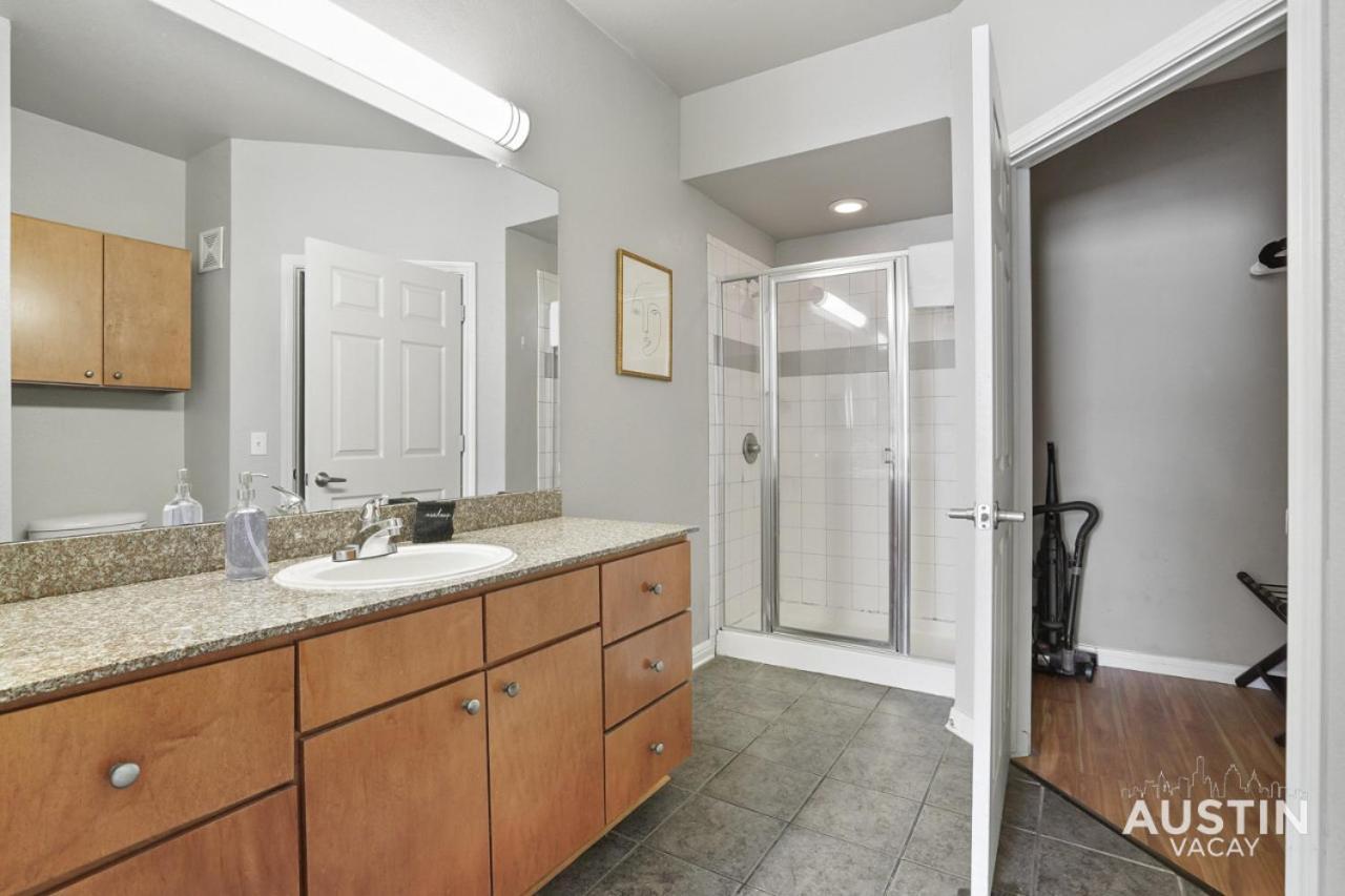 Apartment King Beds And Memory Foam Sleeper In Vibrant Atx *