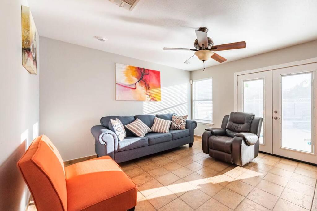 Opuluxe Poolside Paradise Sleeps 6 Holiday home Austin