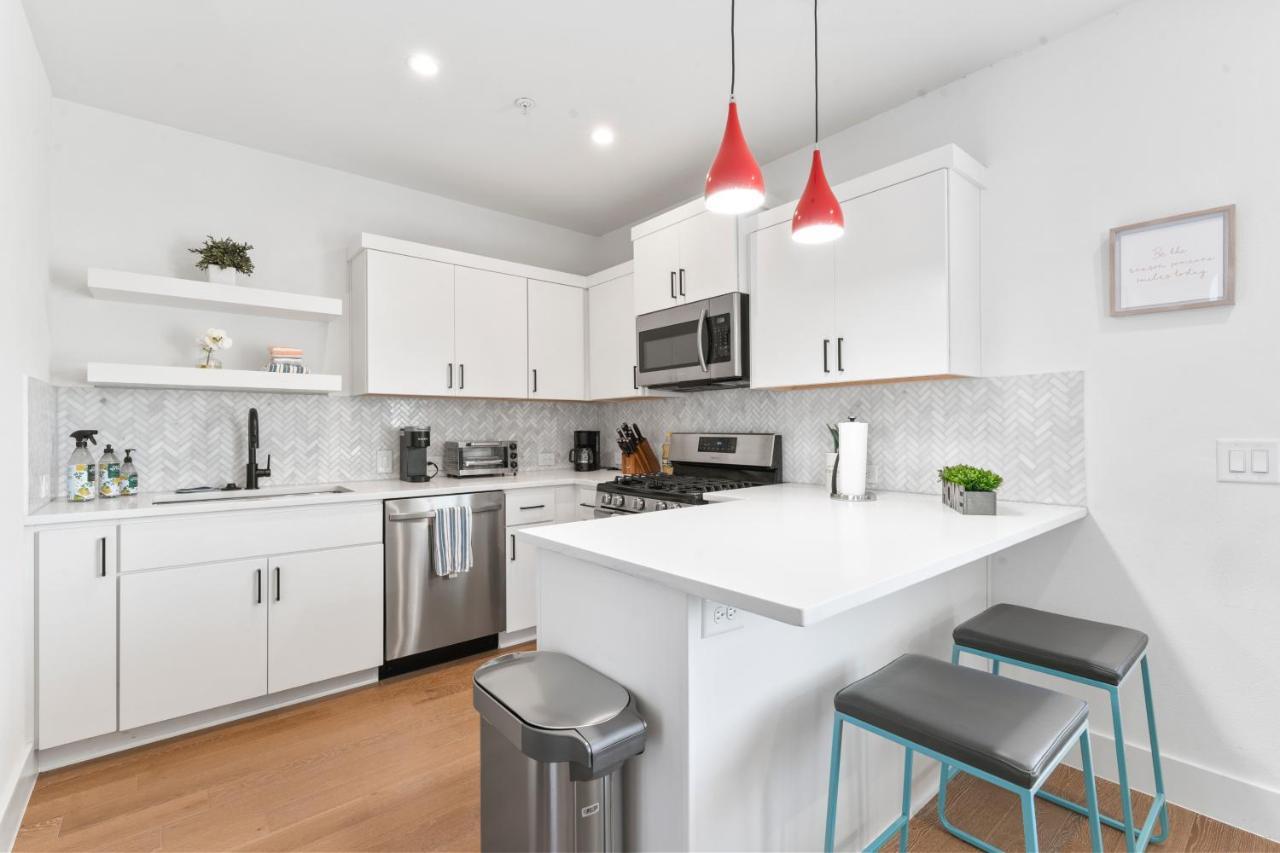 Luxe East Downtown 3br Condo, Walk To Bars, Restaurants, Shops Holiday home