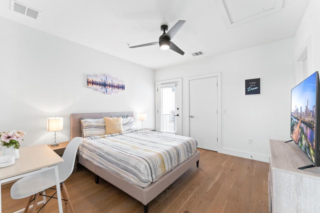 Luxe East Downtown 3br Condo, Walk To Bars, Restaurants, Shops Holiday home *