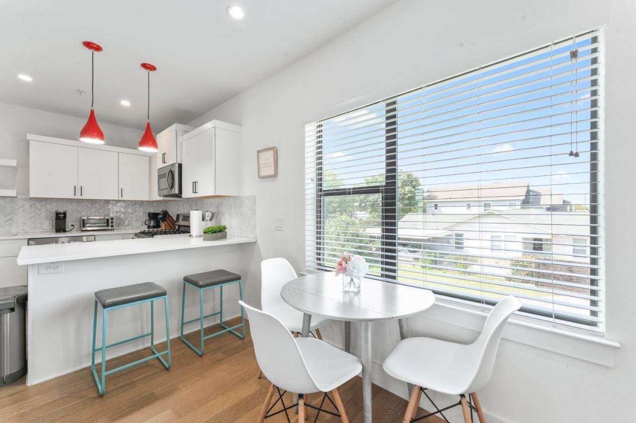 Holiday home Luxe East Downtown 3br Condo, Walk To Bars, Restaurants, Shops Austin