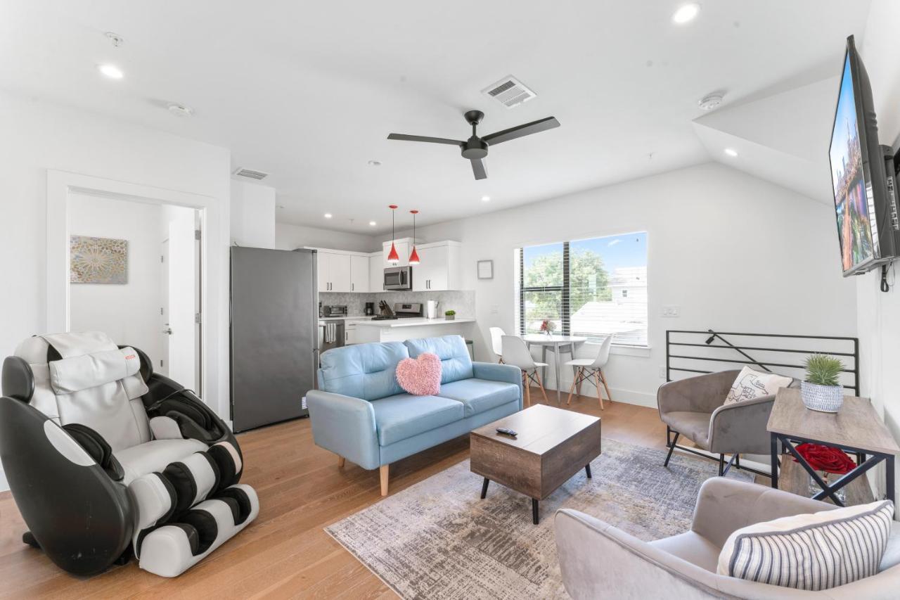 Luxe East Downtown 3br Condo, Walk To Bars, Restaurants, Shops * Austin