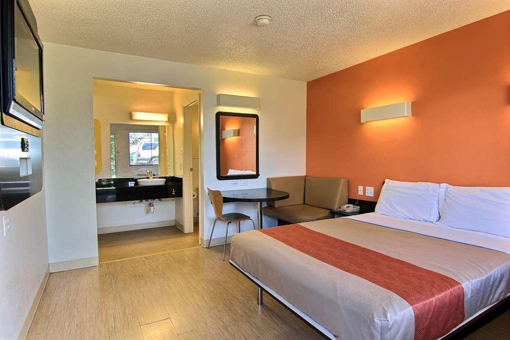 Hotel 6-austin, Tx - North 3*