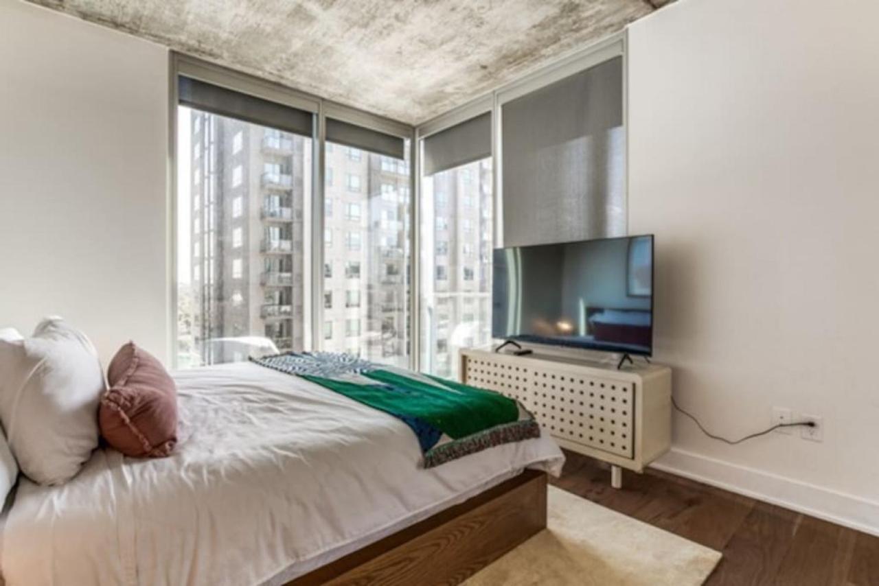 2 Bedroom Lux Panoramic View - Rainey Apartment