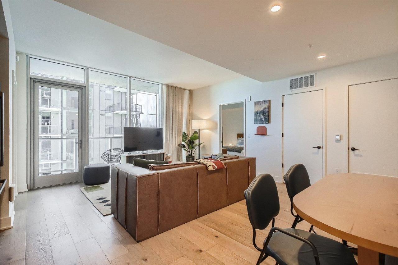 Holiday home 2bd Condo-rainey St-best Views-rt Pool Austin