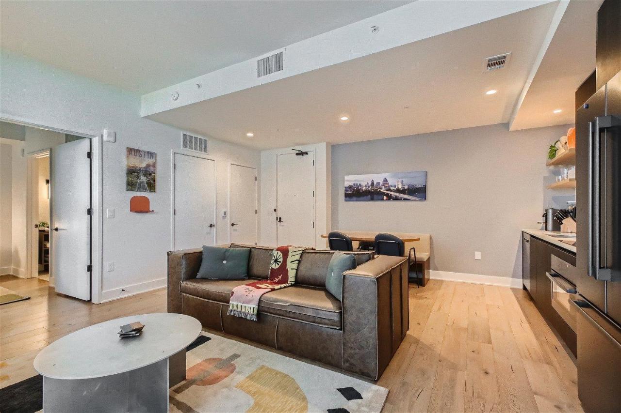 Holiday home 2bd Condo-rainey St-best Views-rt Pool