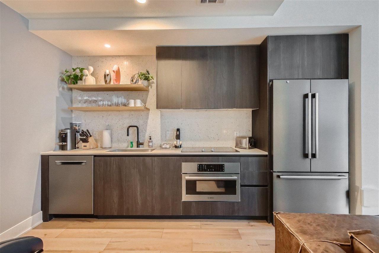 Holiday home 2bd Condo-rainey St-best Views-rt Pool *