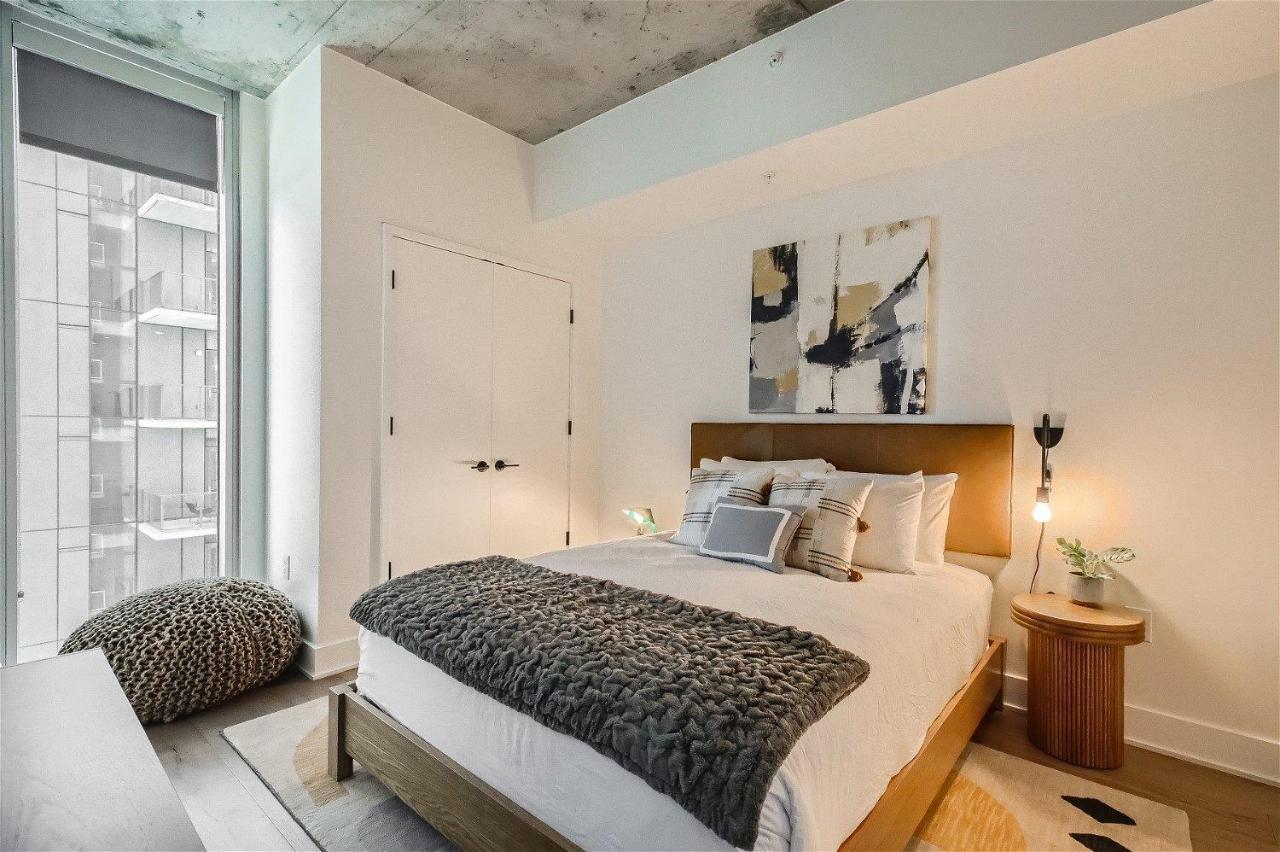 2bd Condo-rainey St-best Views-rt Pool Austin