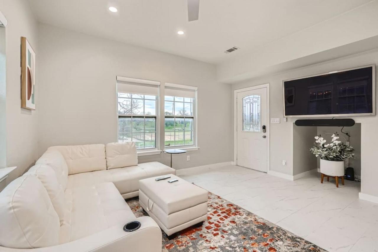 Holiday home Superb White Modern *