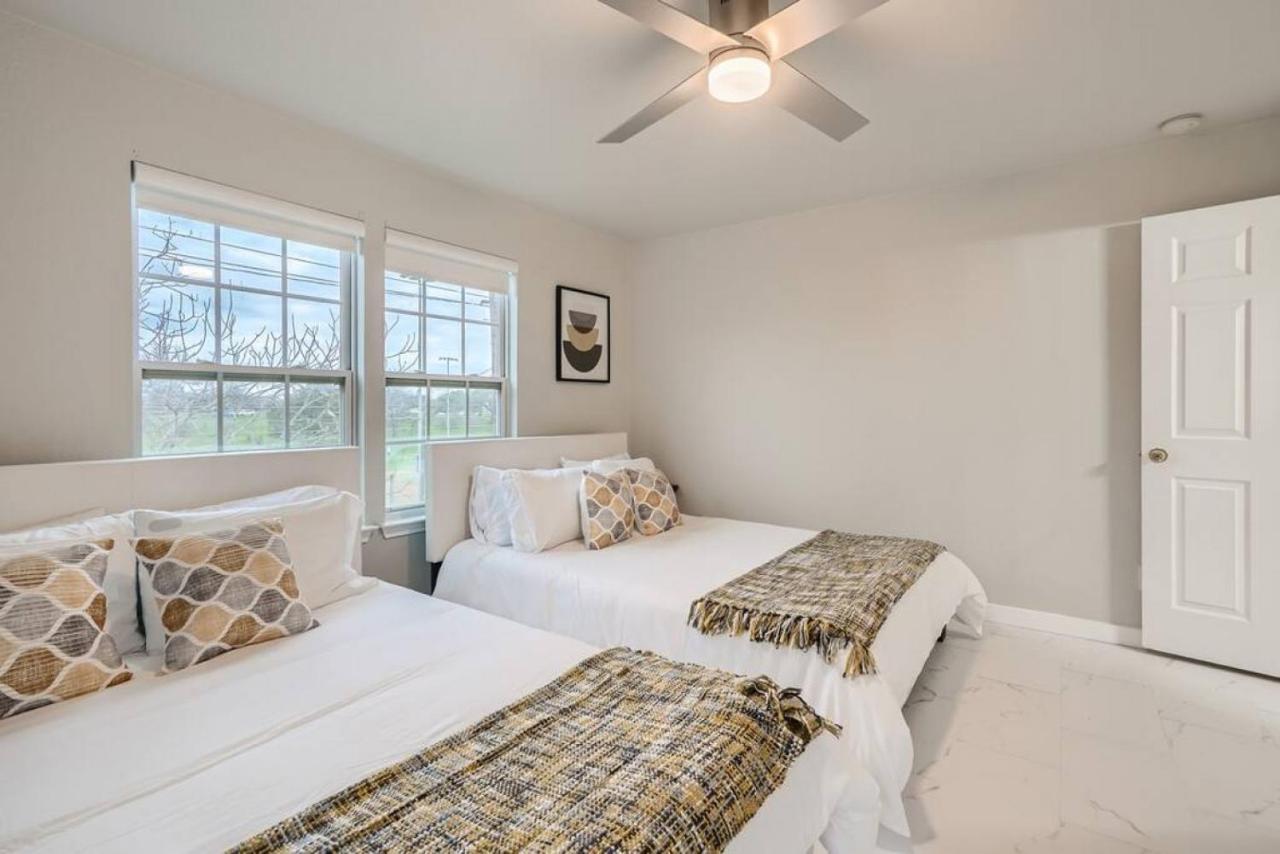 Superb White Modern Austin