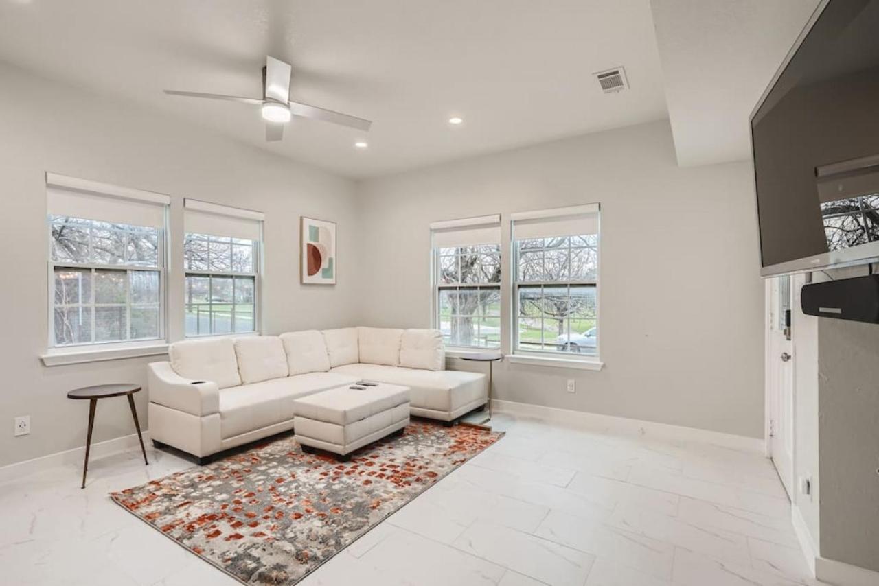 Holiday home Superb White Modern