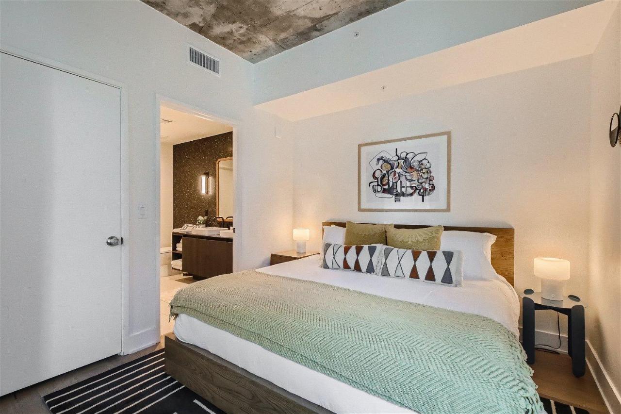 2bd Condo-rainey St-best Views-rt Pool * Austin