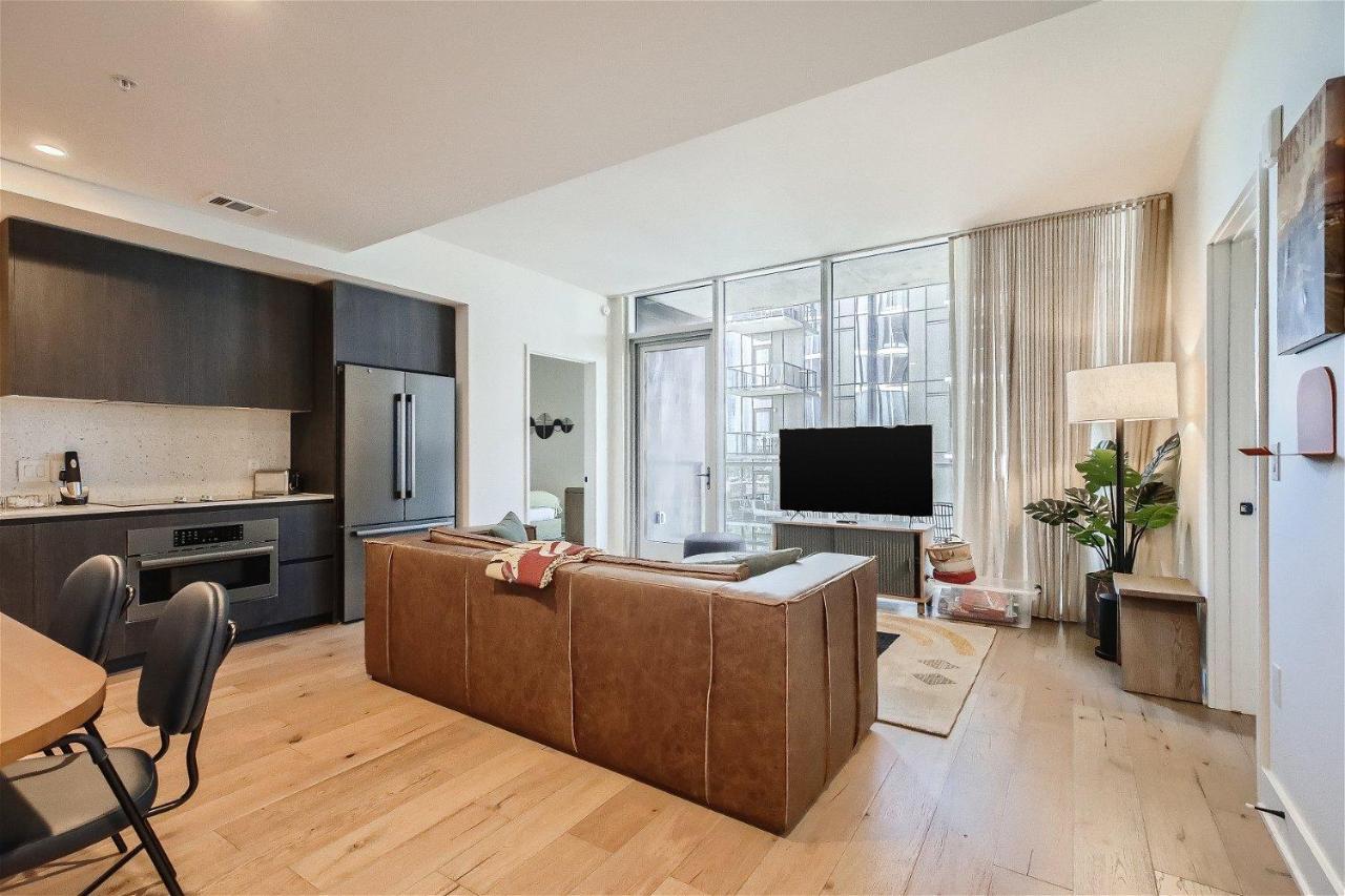 Holiday home 2bd Condo-rainey St-best Views-rt Pool *