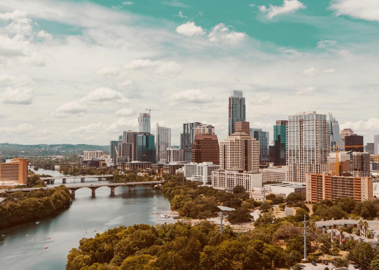 2bd Condo-rainey St-best Views-rt Pool * Austin