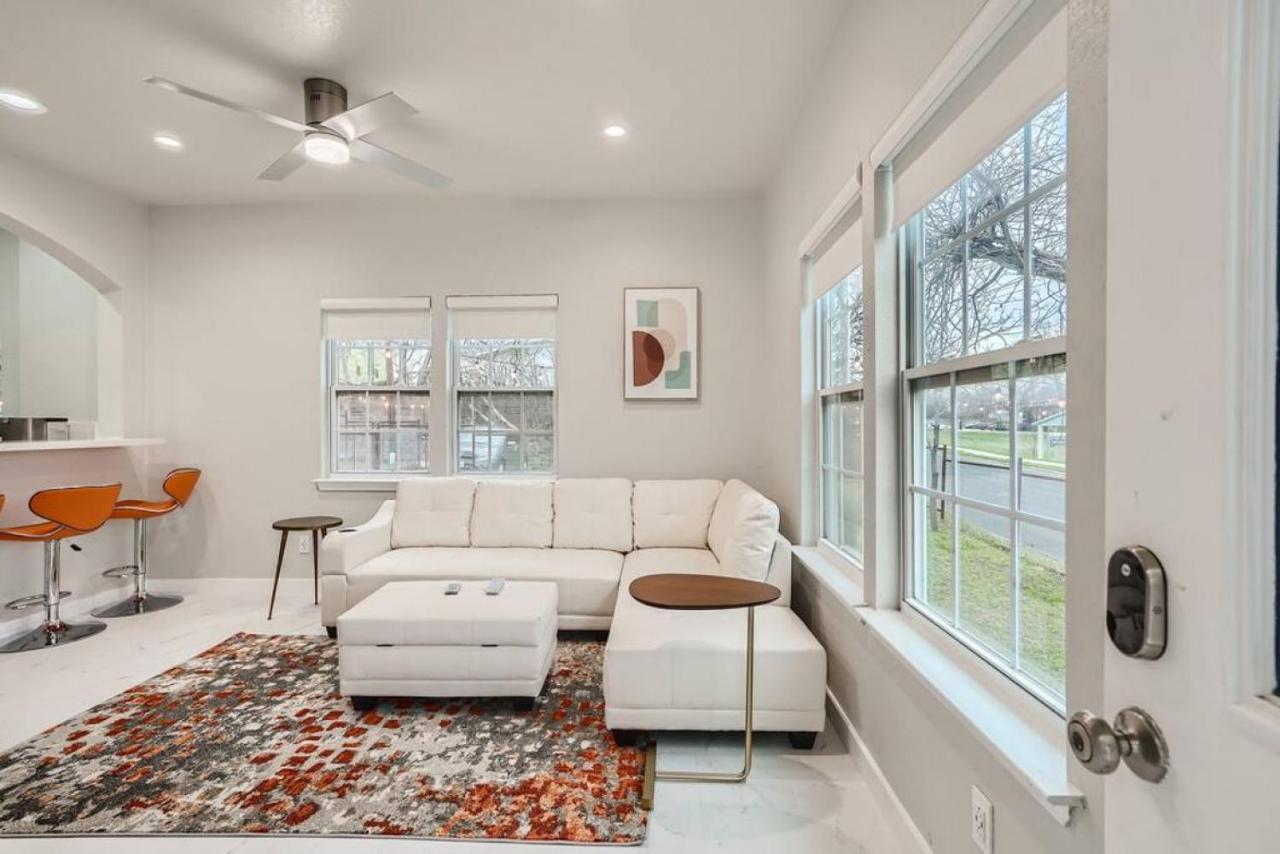 Holiday home Superb White Modern *