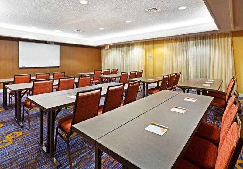 Hotel Courtyard By Marriott The Domain Area 3*