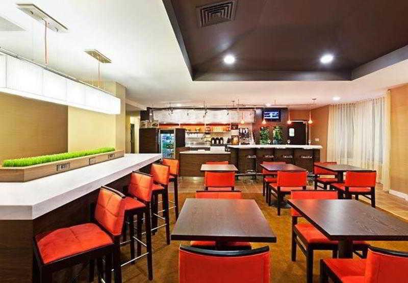 Courtyard By Marriott The Domain Area 3*