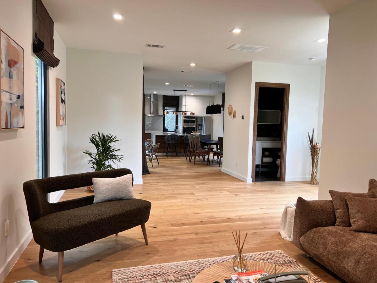 Modern Creek House Getaway In Lakeway Holiday home *