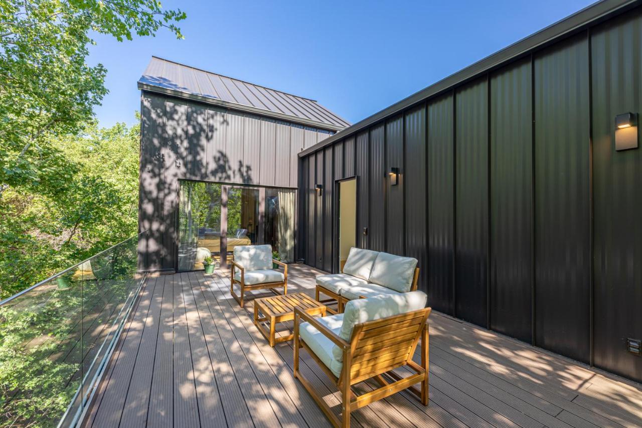 Modern Creek House Getaway In Lakeway
