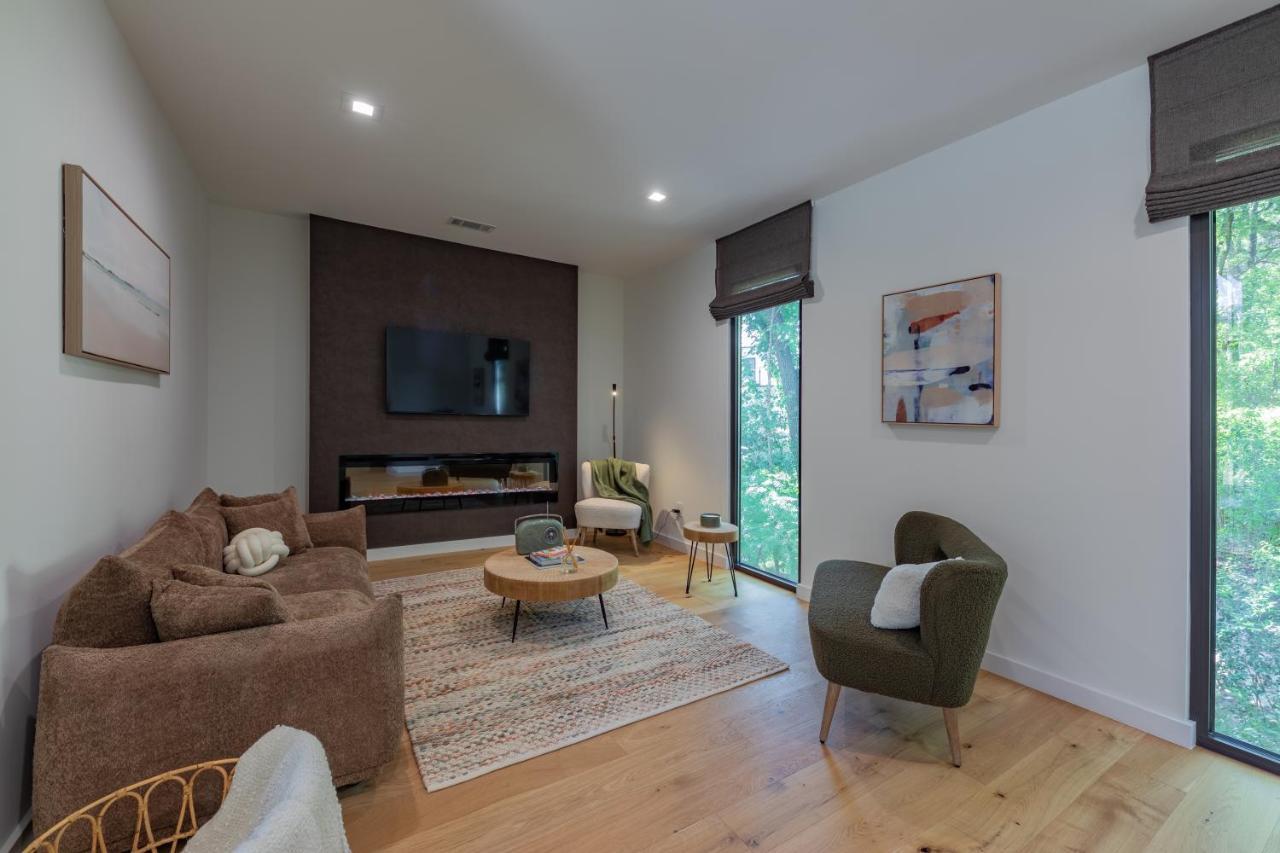 Modern Creek House Getaway In Lakeway *
