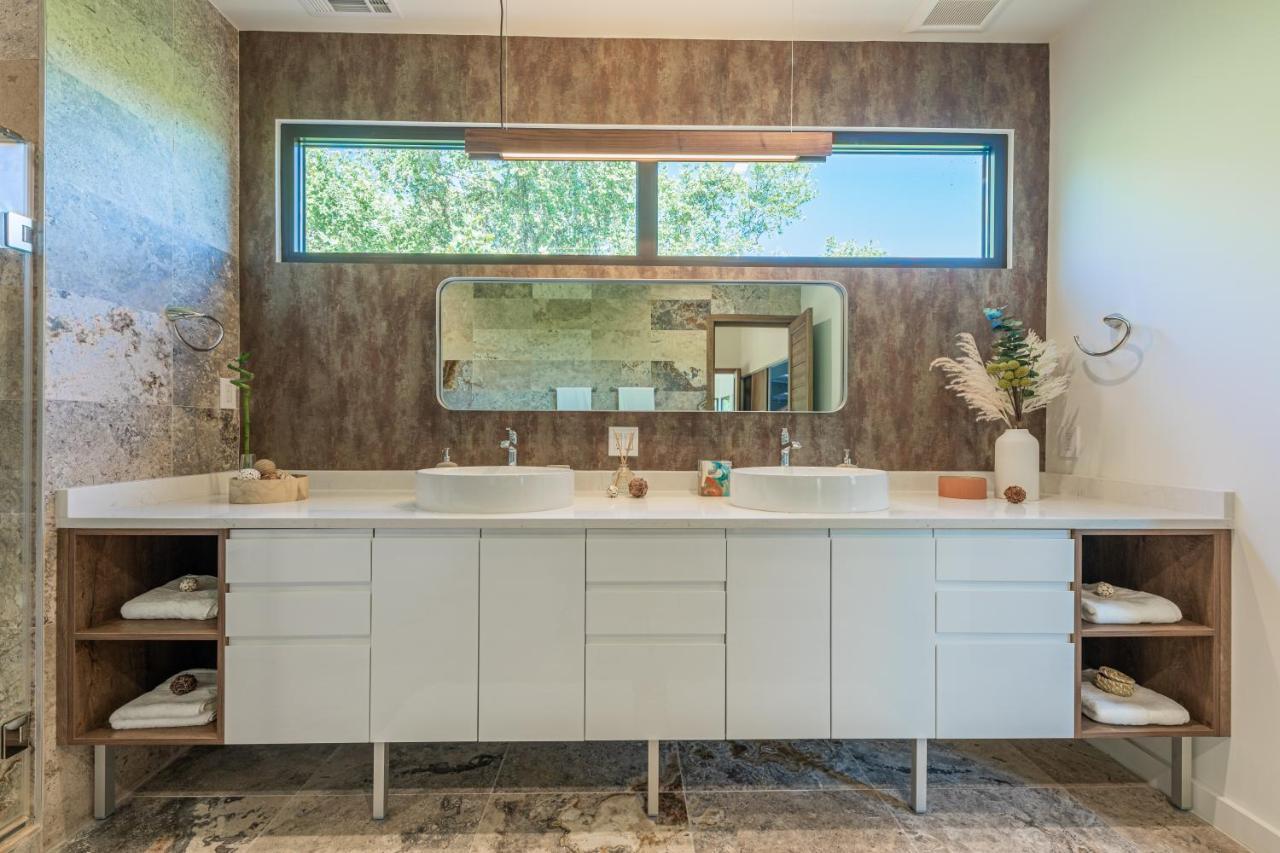 Holiday home Modern Creek House Getaway In Lakeway Austin