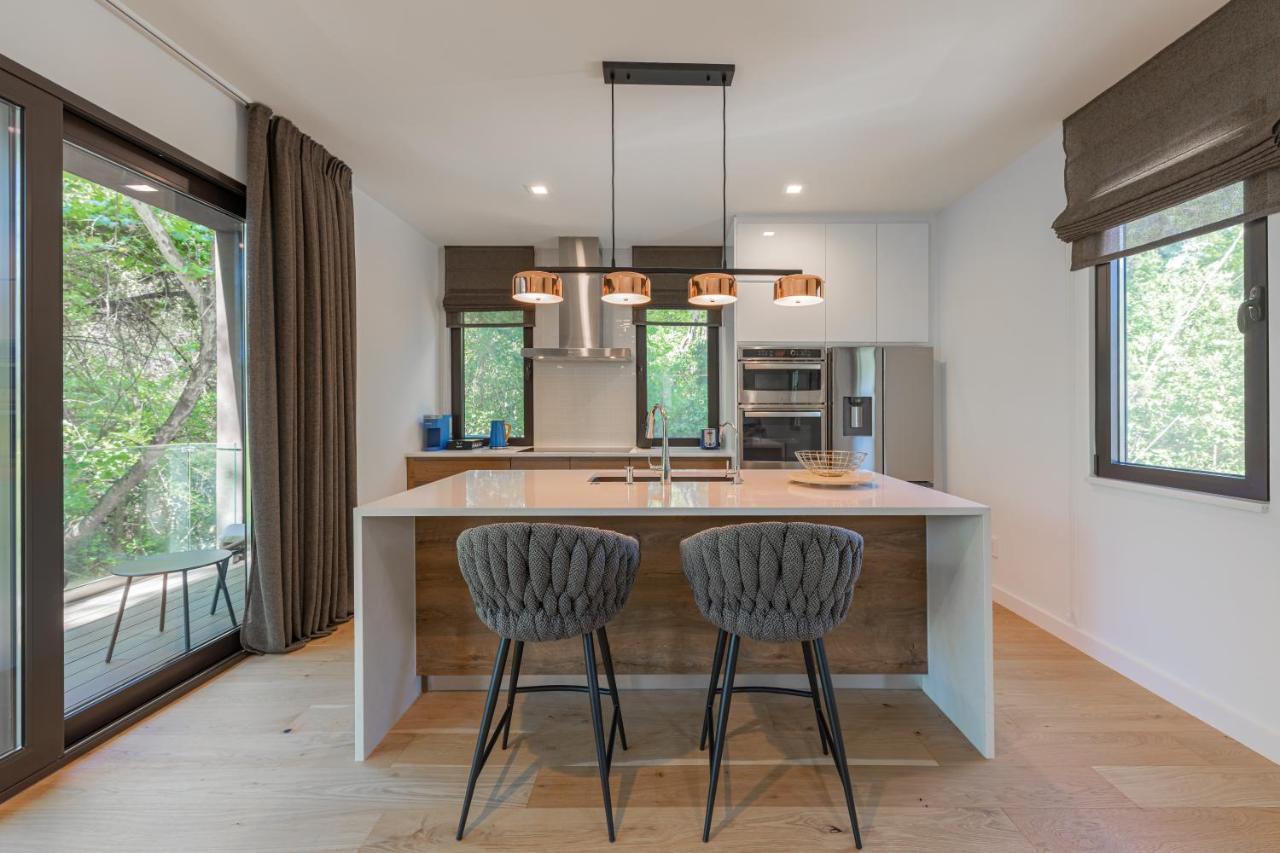 Modern Creek House Getaway In Lakeway Holiday home *