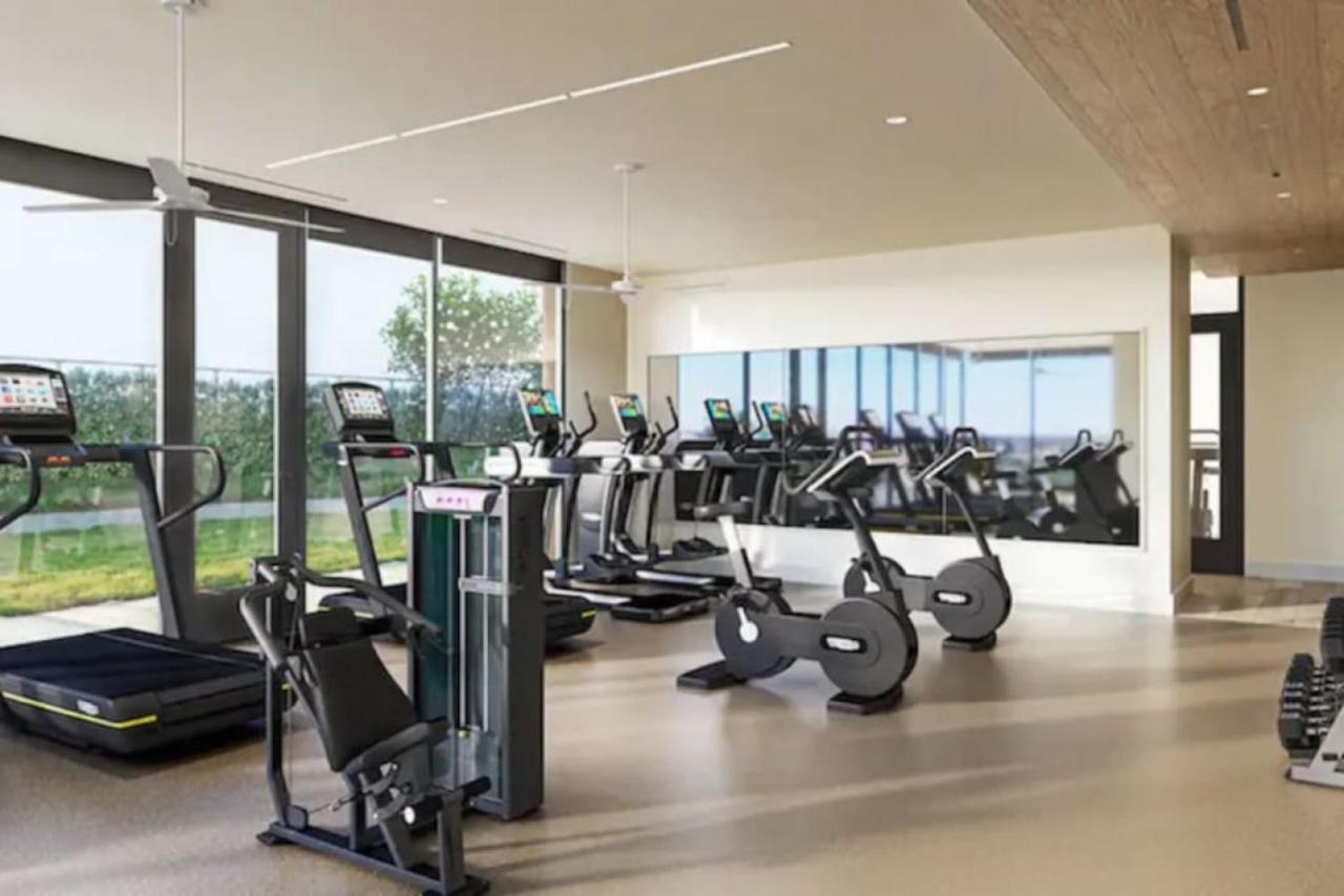 2 Bedroom Lux Panoramic View - Rainey * Austin