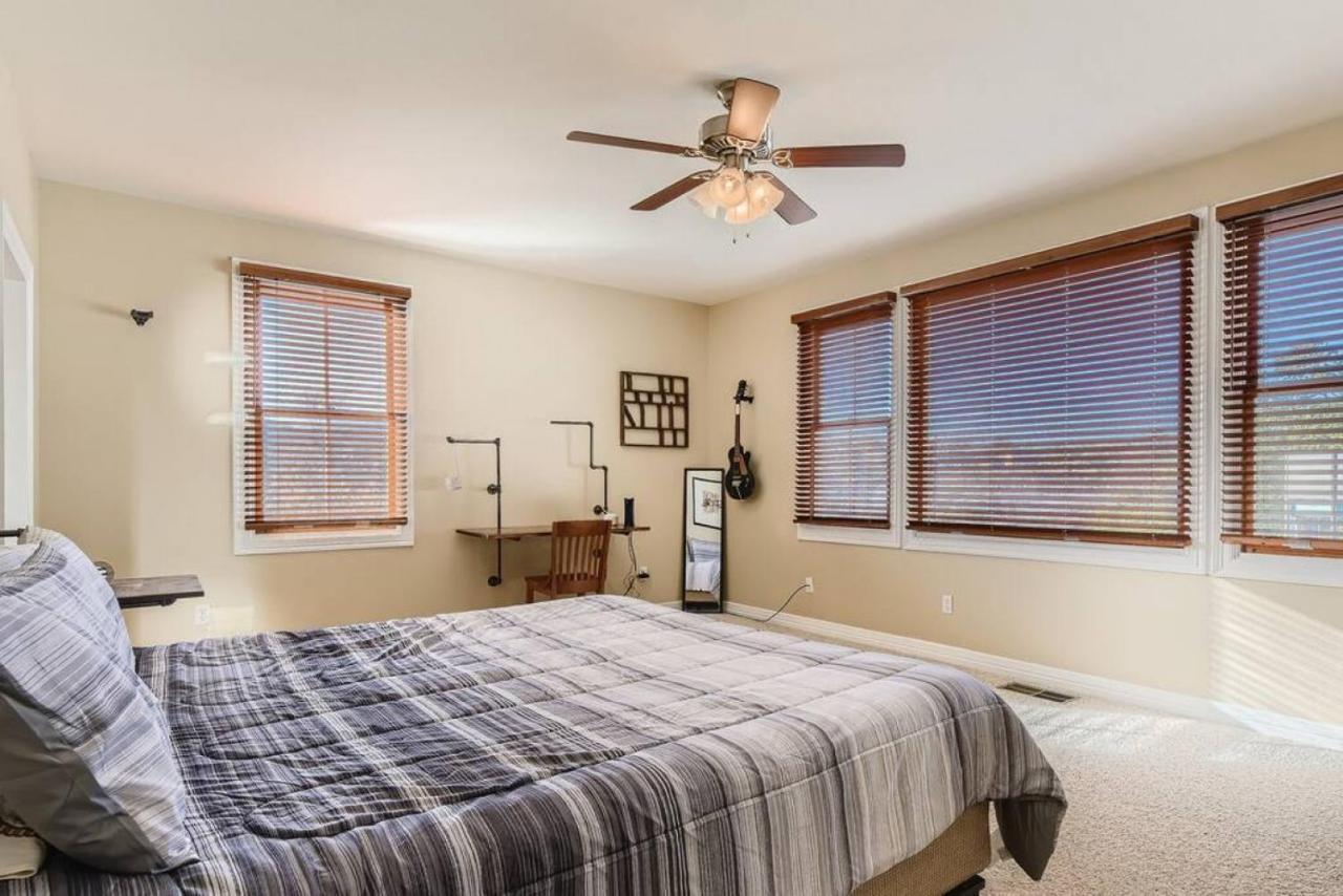 Warm Suburban 3br Townhome Near Dt